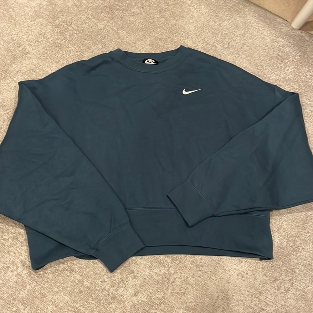 Cropped Nike Sweatshirt, NEVER WORN